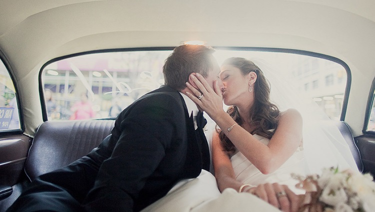 newly weds in the car kissing